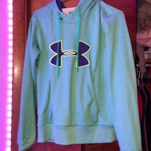 UNDER ARMOUR light green sweatshirt